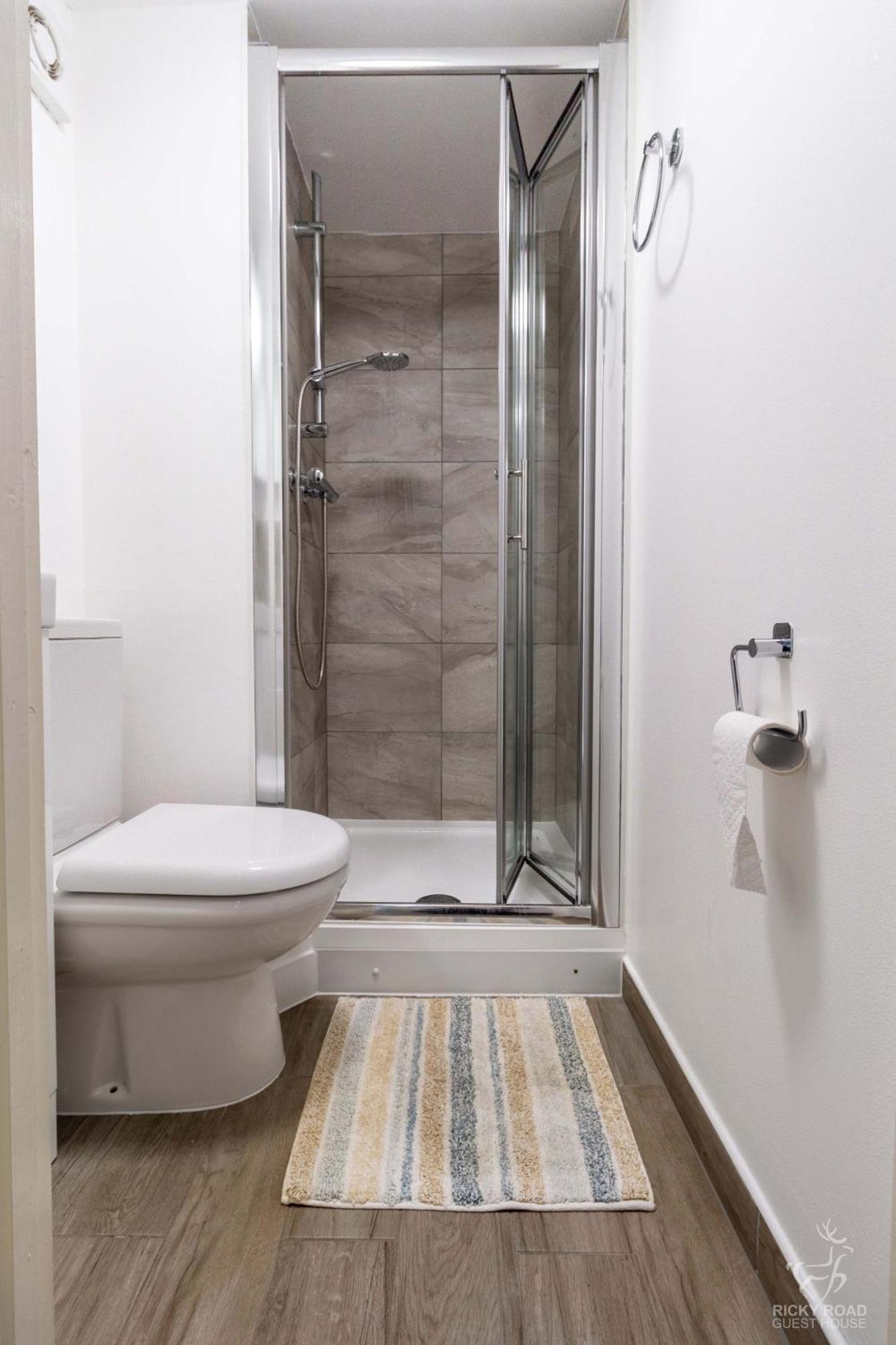Ricky Road Guest House - Premium Watford  Bilik gambar