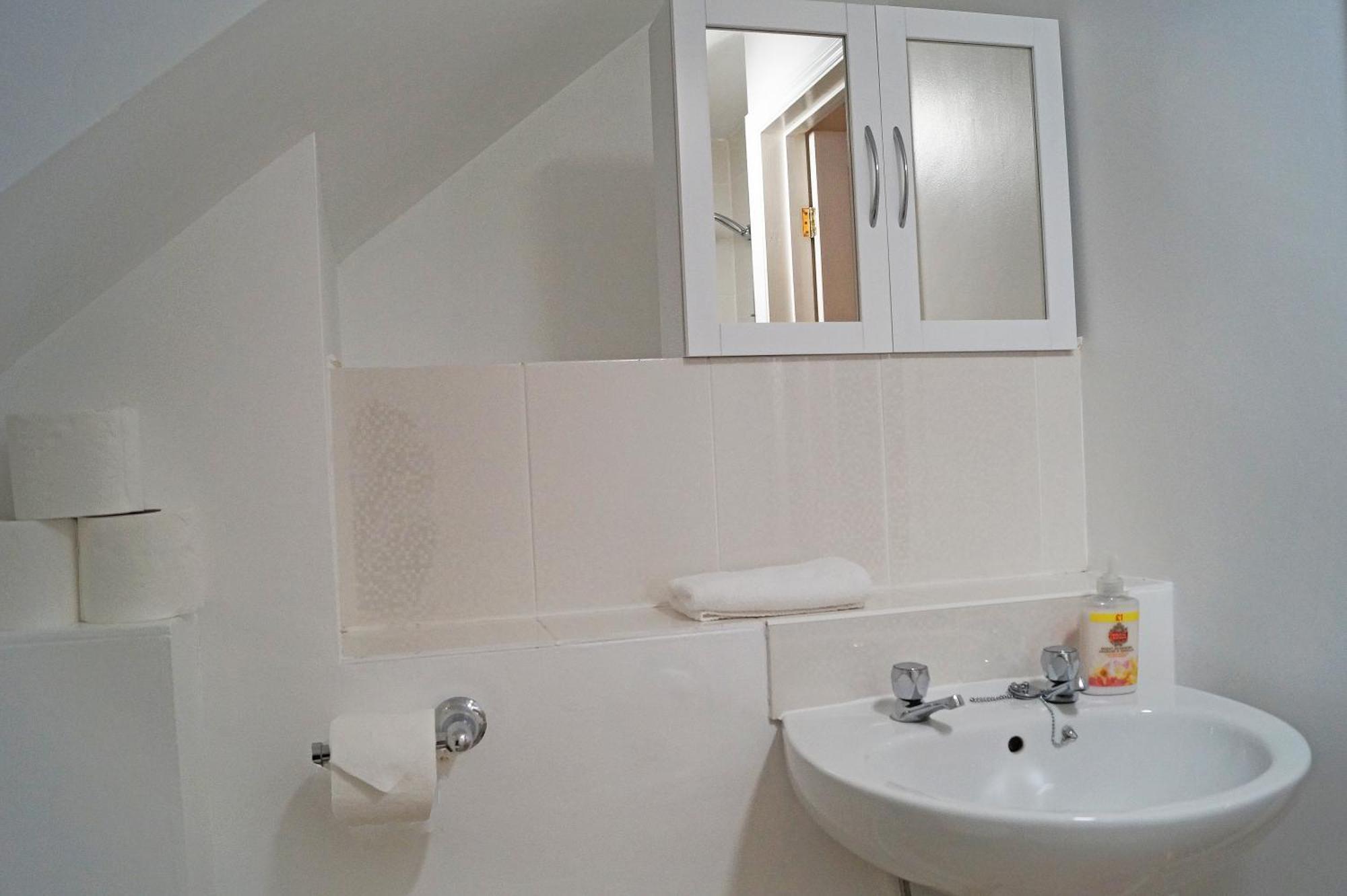 Ricky Road Guest House - Premium Watford  Bilik gambar