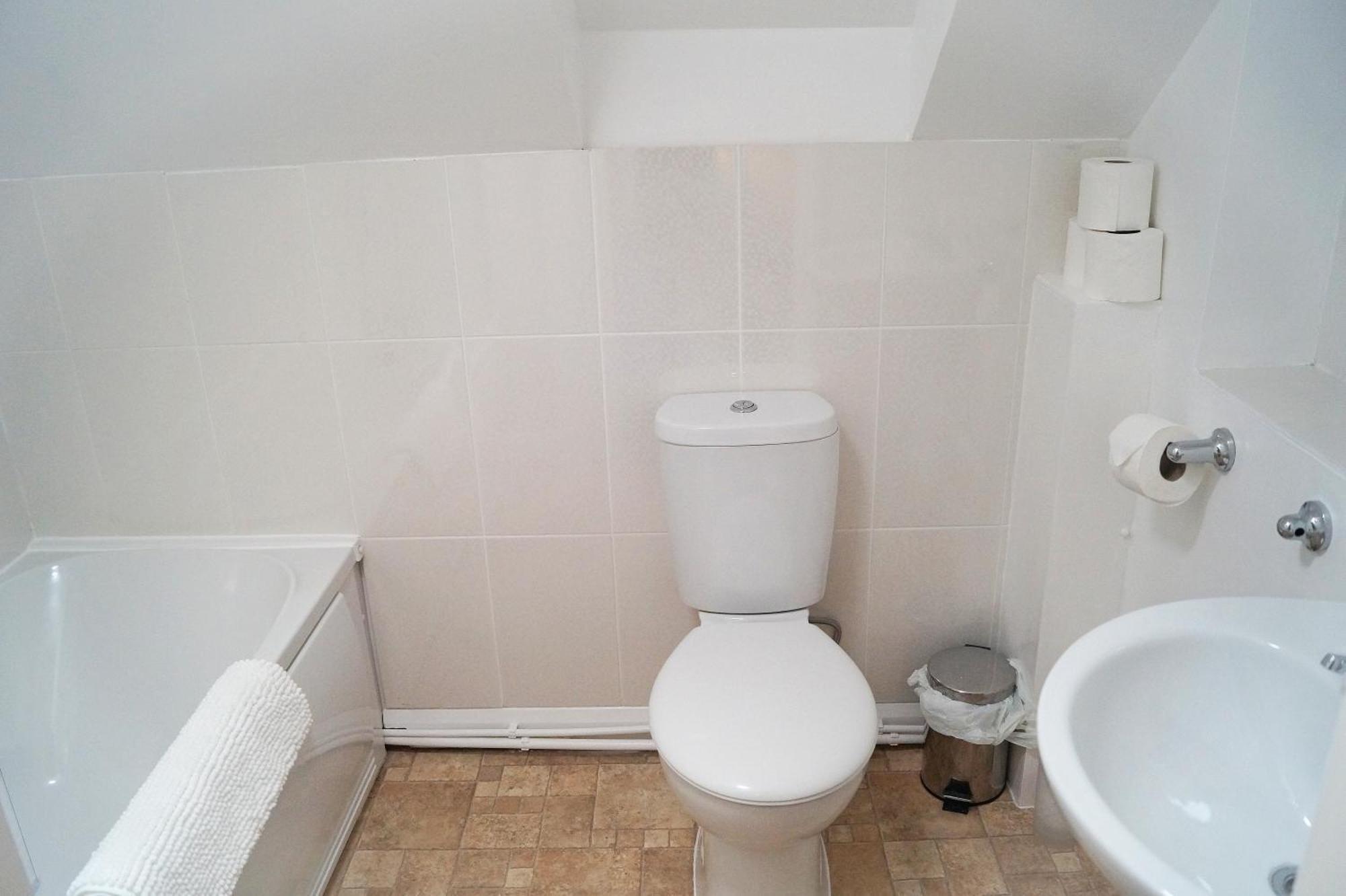 Ricky Road Guest House - Premium Watford  Bilik gambar